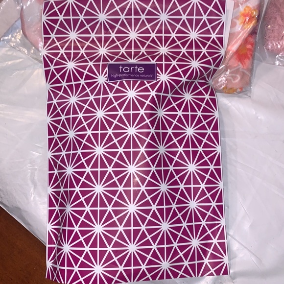 Set of 2 Tarte Gift Bags Mascara,eyes, brow & lip - Picture 5 of 6